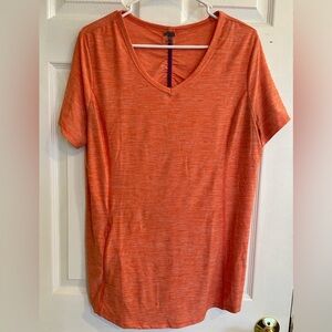 Deluth Trading Co. active tee, L.  Orange/apricot color, long tail style.